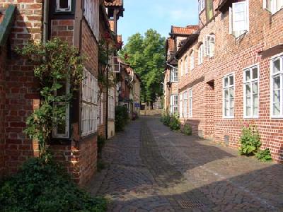  Bildname: strasse-zur-kirche.jpg 
 Breite: 500 Pixel 
 Hhe: 375 Pixel 
 Grsse: 63 kB 